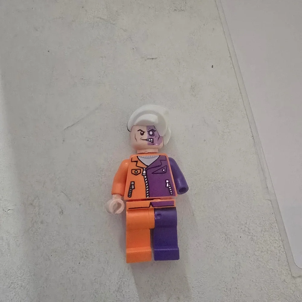 LEGO DC Super Heroes Two-Face Minifigure Orange Purple Jacket Batman Villain